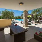 Διαμέρισμα Charmantes Nur 400 Meter Zum Mit Grossem Pool, Privater Terrasse, Grill, Liegen *