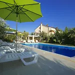 Charmantes Nur 400 Meter Zum Mit Grossem Pool, Privater Terrasse, Grill, Liegen * Пореч