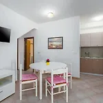 Charmantes Nur 400 Meter Zum Mit Grossem Pool, Privater Terrasse, Grill, Liegen Апартаменти *