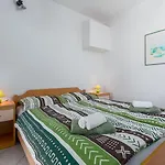 Charmantes Nur 400 Meter Zum Mit Grossem Pool, Privater Terrasse, Grill, Liegen * Πόρετς