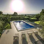 Charmantes Nur 400 Meter Zum Mit Grossem Pool, Privater Terrasse, Grill, Liegen Пореч