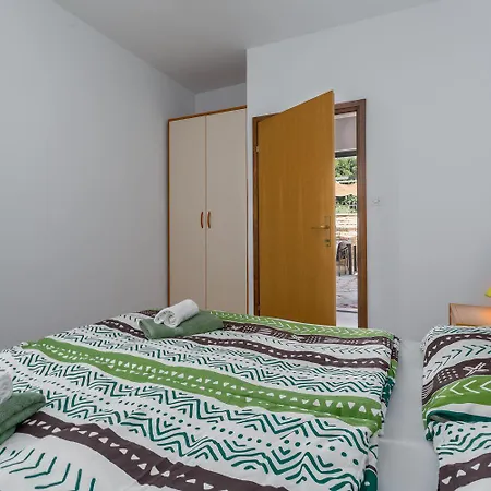 Charmantes Nur 400 Meter Zum Mit Grossem Pool, Privater Terrasse, Grill, Liegen Apartman *