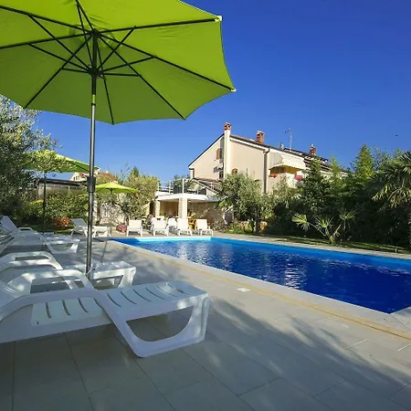 Charmantes Nur 400 Meter Zum Mit Grossem Pool, Privater Terrasse, Grill, Liegen * Porec