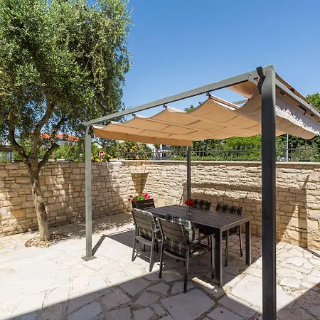 Charmantes Nur 400 Meter Zum Mit Grossem Pool, Privater Terrasse, Grill, Liegen