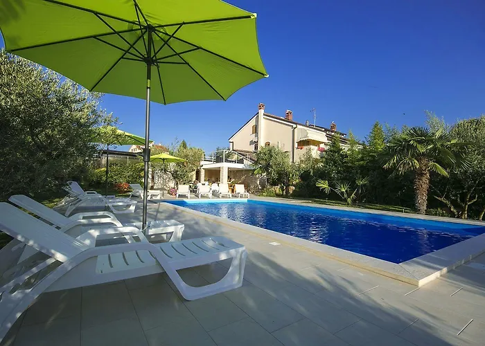 Charmantes Nur 400 Meter Zum Mit Grossem Pool, Privater Terrasse, Grill, Liegen * Porec
