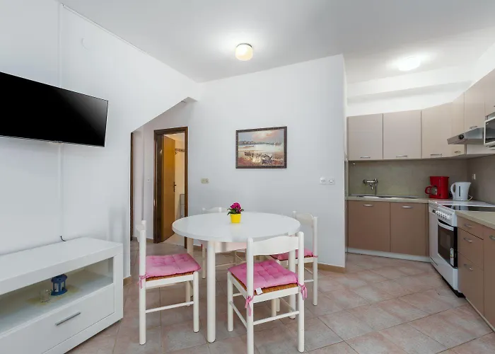 Charmantes Nur 400 Meter Zum Mit Grossem Pool, Privater Terrasse, Grill, Liegen Apartman *