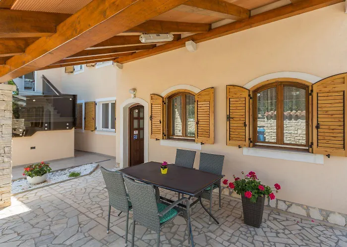 Charmantes Nur 400 Meter Zum Mit Grossem Pool, Privater Terrasse, Grill, Liegen
