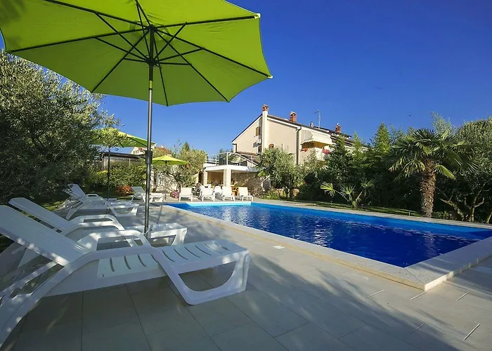 Charmantes Nur 400 Meter Zum Mit Grossem Pool, Privater Terrasse, Grill, Liegen * Porec
