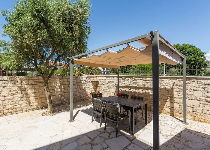 Charmantes Nur 400 Meter Zum Mit Grossem Pool, Privater Terrasse, Grill, Liegen