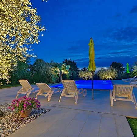 Charmantes Nur 400 Meter Zum Mit Grossem Pool, Privater Terrasse, Grill, Liegen Apartamento