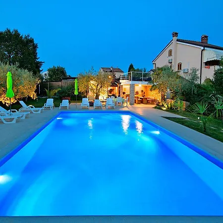 Charmantes Nur 400 Meter Zum Mit Grossem Pool, Privater Terrasse, Grill, Liegen *