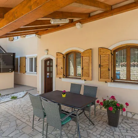 Charmantes Nur 400 Meter Zum Mit Grossem Pool, Privater Terrasse, Grill, Liegen