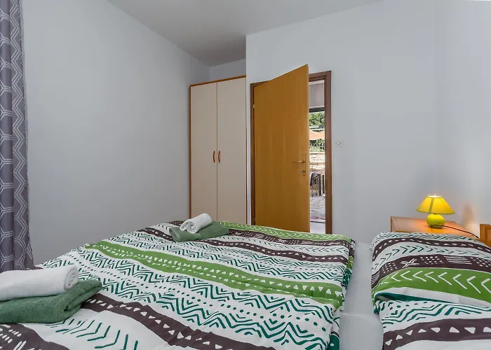 Charmantes Nur 400 Meter Zum Mit Grossem Pool, Privater Terrasse, Grill, Liegen Lejlighed *