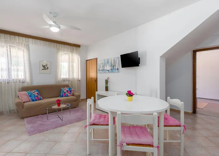 Charmantes Nur 400 Meter Zum Mit Grossem Pool, Privater Terrasse, Grill, Liegen Apartament Poreč