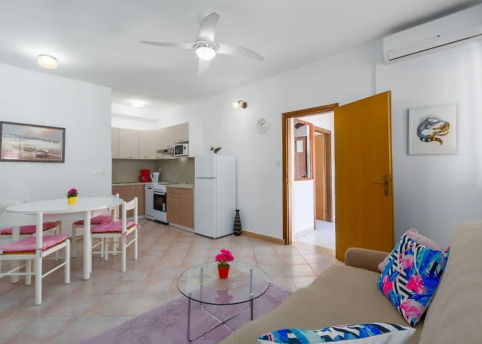 Charmantes Nur 400 Meter Zum Mit Grossem Pool, Privater Terrasse, Grill, Liegen