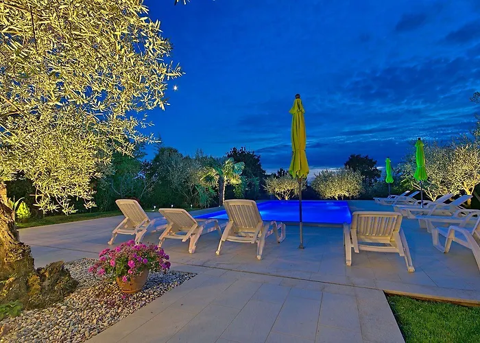 Charmantes Nur 400 Meter Zum Mit Grossem Pool, Privater Terrasse, Grill, Liegen Lejlighed