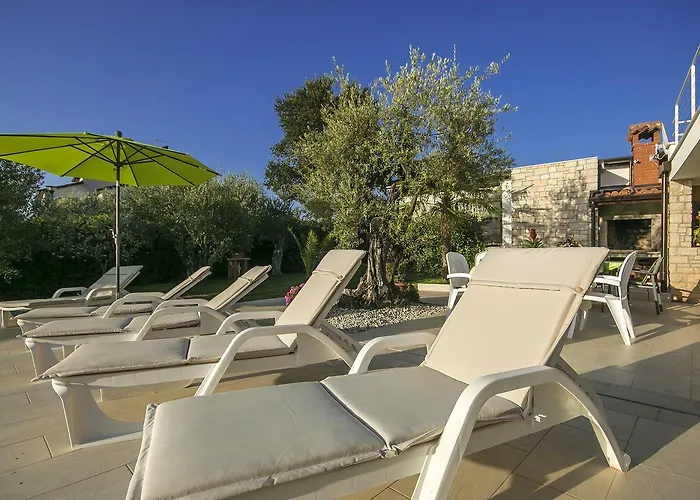 Charmantes Nur 400 Meter Zum Mit Grossem Pool, Privater Terrasse, Grill, Liegen Lejlighed