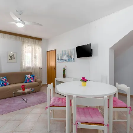 Charmantes Nur 400 Meter Zum Mit Grossem Pool, Privater Terrasse, Grill, Liegen 公寓 波雷奇