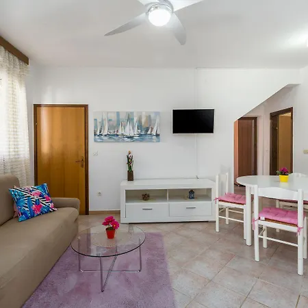 公寓 Charmantes Nur 400 Meter Zum Mit Grossem Pool, Privater Terrasse, Grill, Liegen 波雷奇